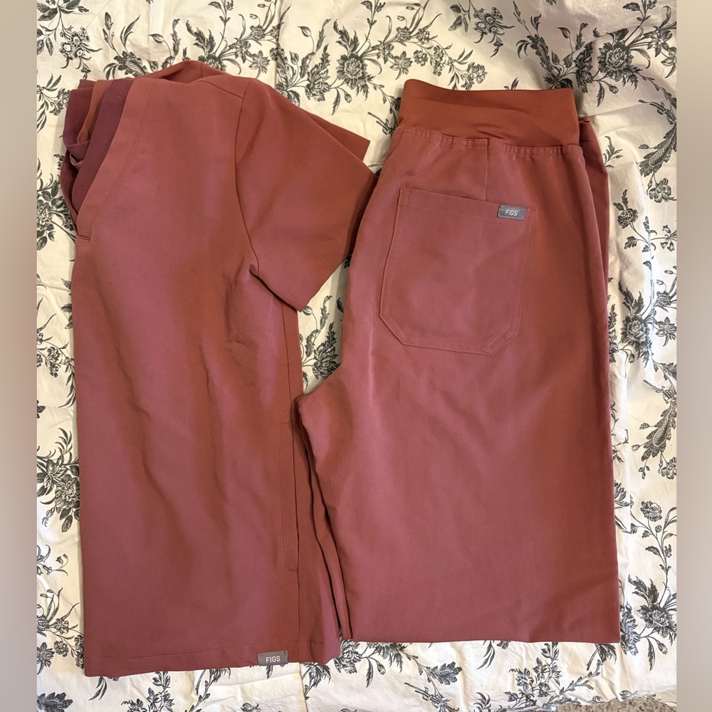 Figs Women's Scrubs/Scrub Set